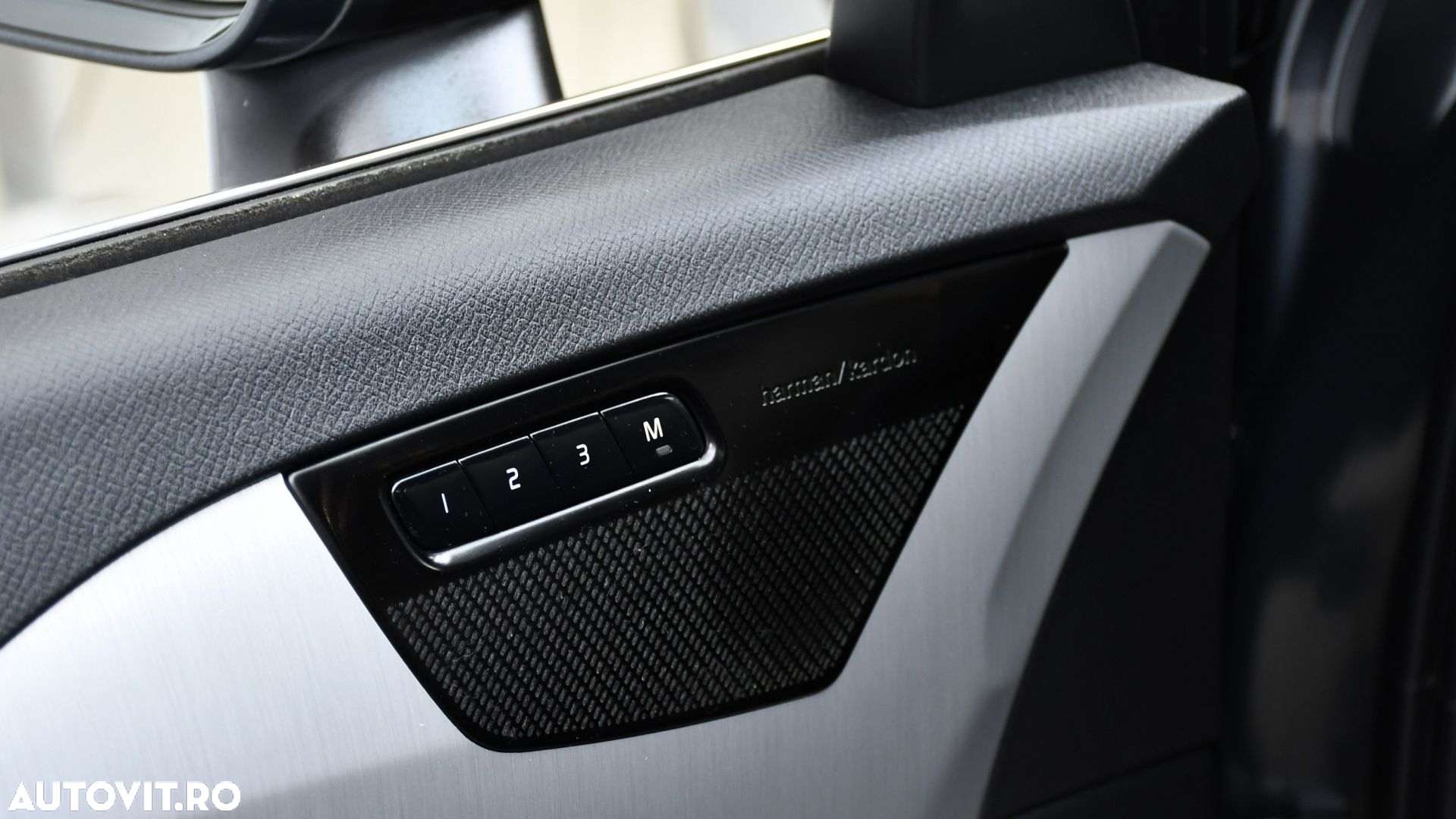 Volvo XC 90 T8 eAWD Momentum Pro - 25
