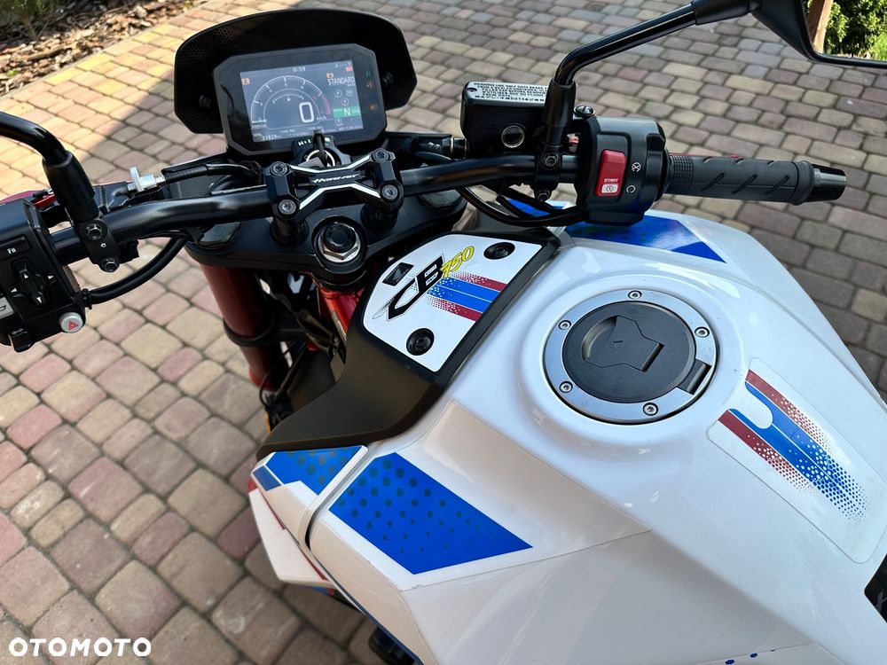 Honda CB - 11