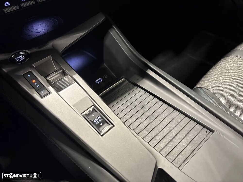 Peugeot 408 1.2 PureTech Allure EAT8 - 17