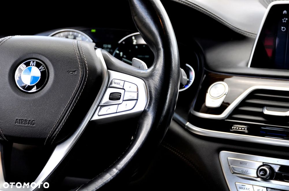 BMW Seria 7 750Ld xDrive - 38