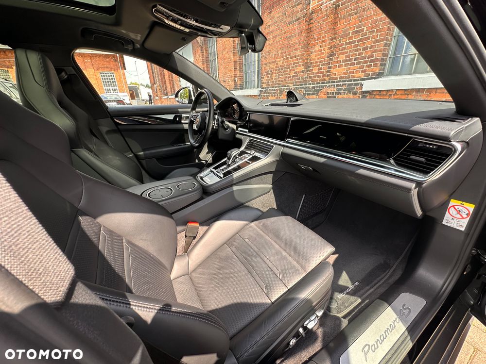 Porsche Panamera 4S - 13