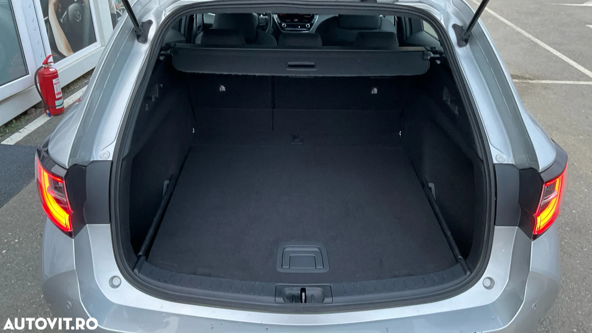 Toyota Corolla 1.8 Hybrid Touring Sports - 12