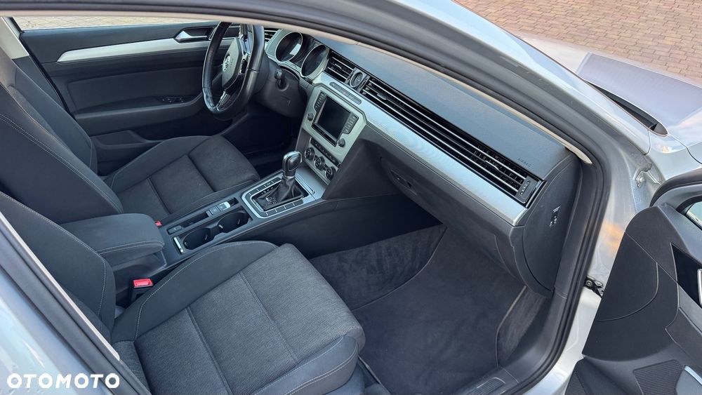 Volkswagen Passat 2.0 TDI SCR DSG Comfortline - 12
