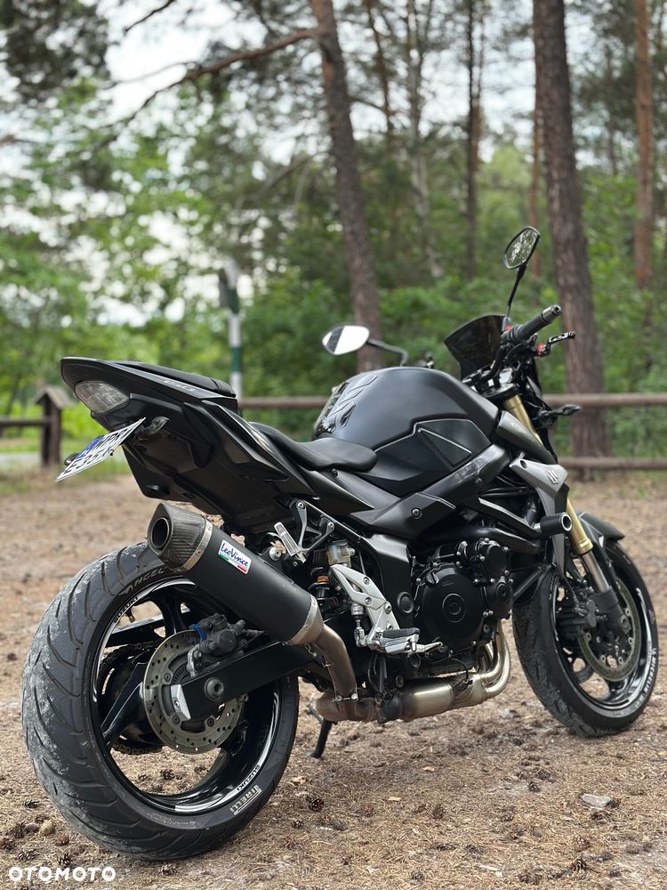 Suzuki GSR - 4