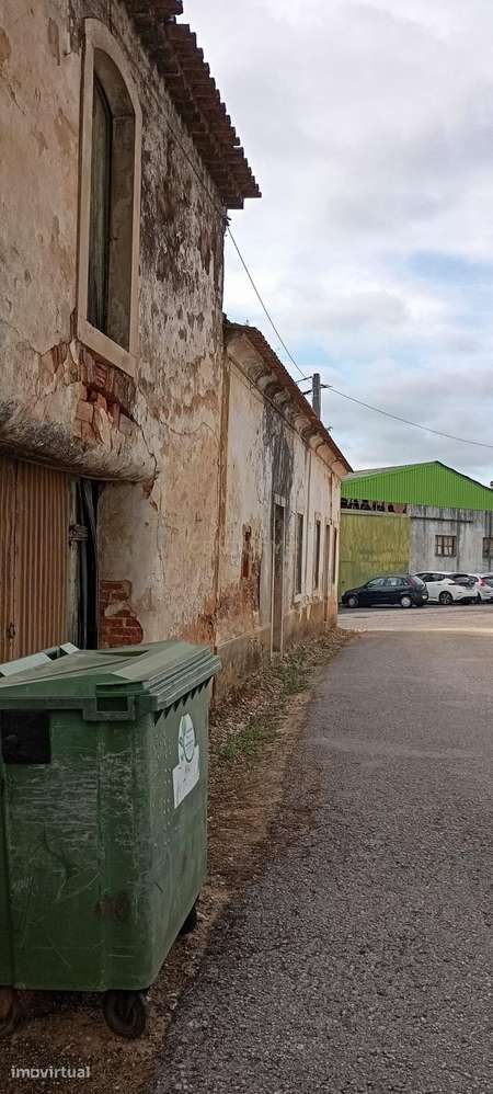 Moradia T7 com Grande Potencial de Reabilitação – Rio Maior - Grande imagem: 2/21