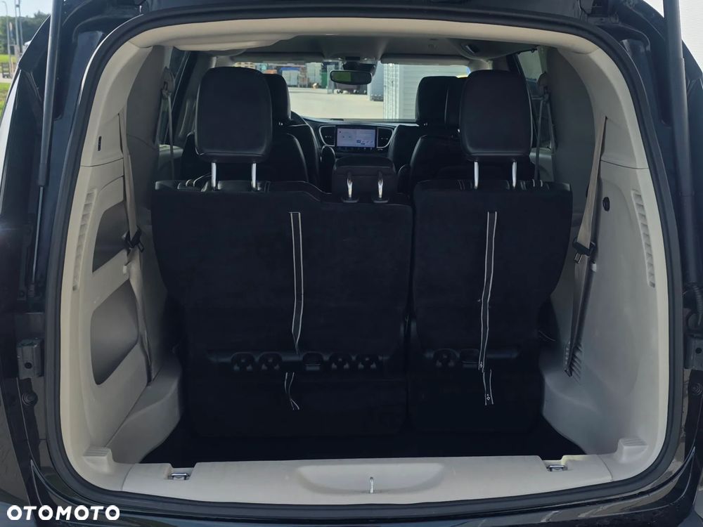 Chrysler Pacifica - 23