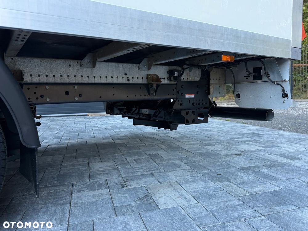 Iveco 35/50c180 Kontener 4.9m + Winda 750kg / Najbogatsze wyposażenie / Poduszki AIRPRO / Automatyczna skrzynia / Ledy / Nowe opony / Zarejestrowany FV23% - 16