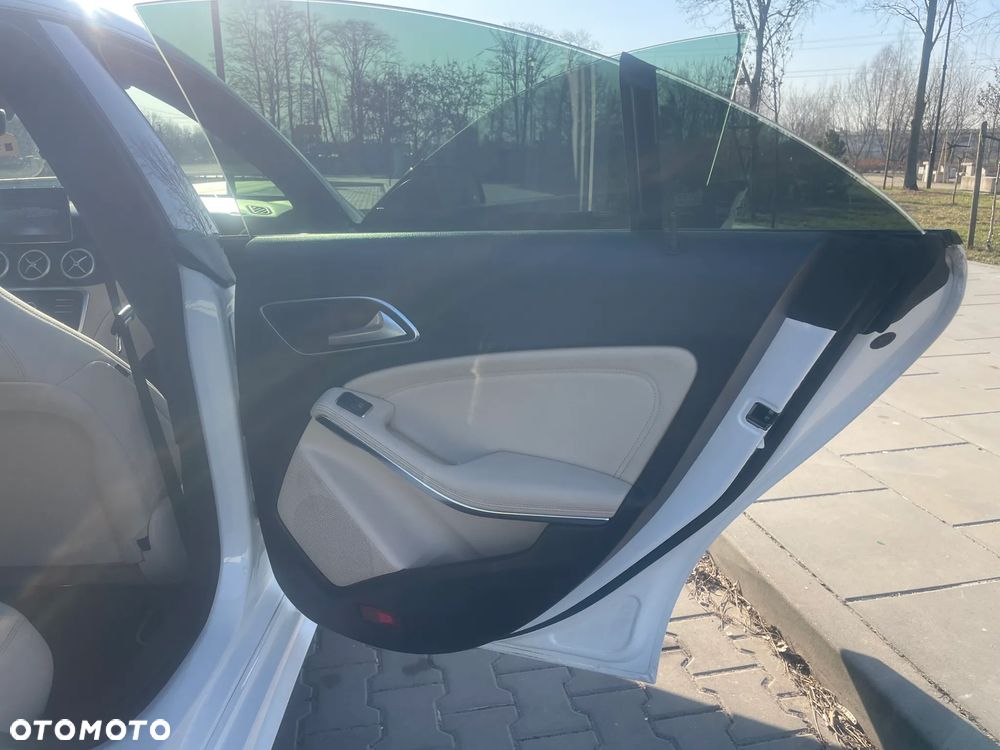 Mercedes-Benz CLA 250 7G-DCT Peak Edition - 14