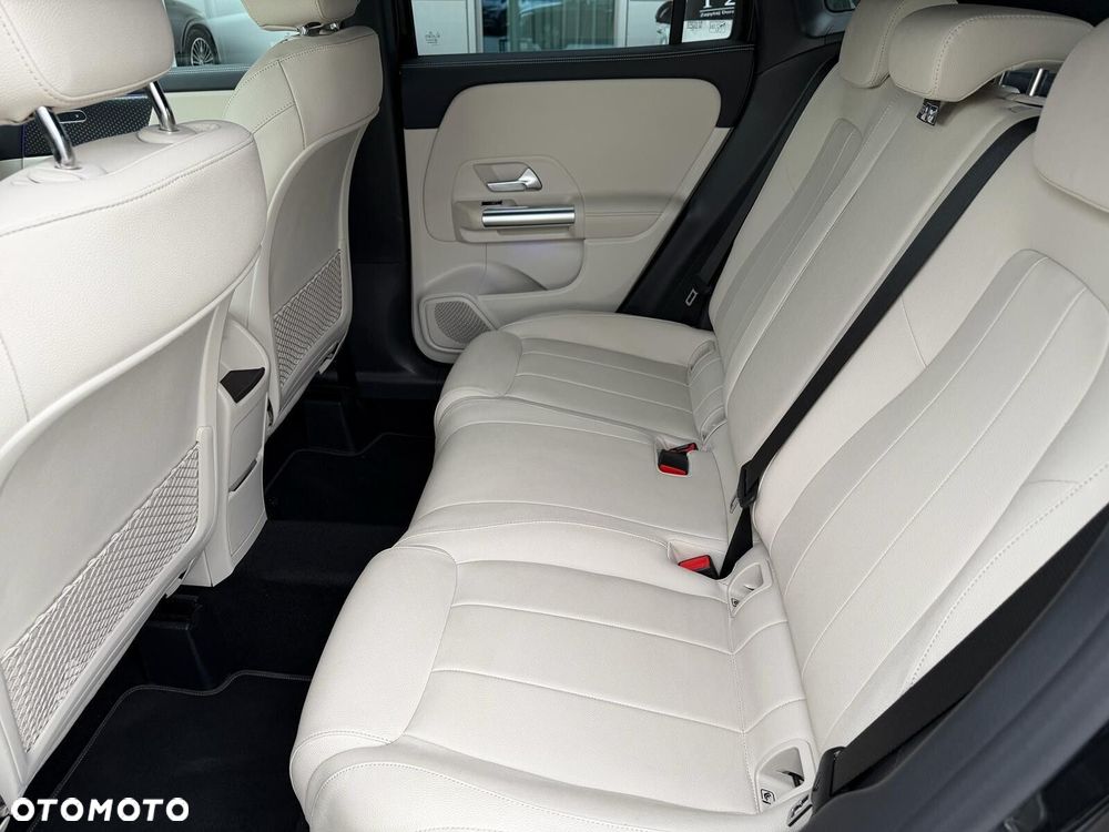 Mercedes-Benz GLA 200 Progressive - 12
