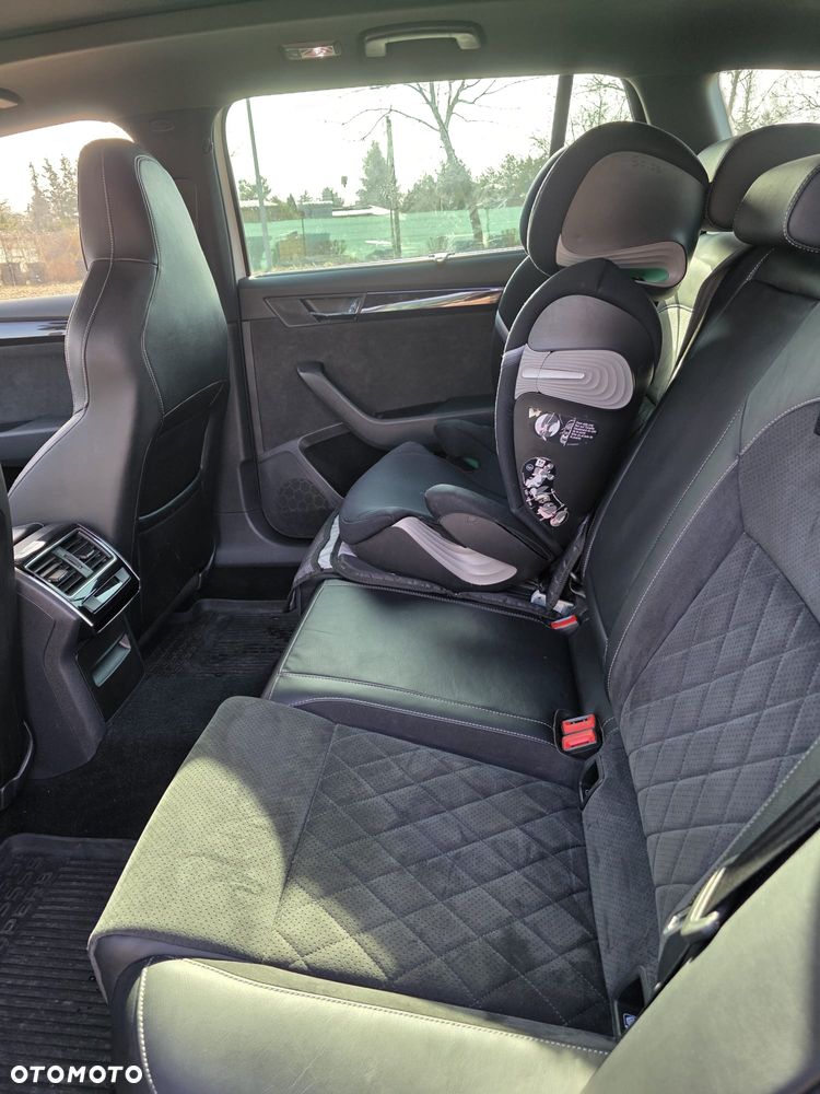 Skoda Superb 2.0 TDI Sportline DSG - 25
