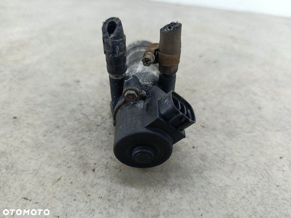 ZAWÓR EGR TOYOTA AVENSIS II T25 25620-27090 135000-8110  DENSO 2.0 D-4D - 6