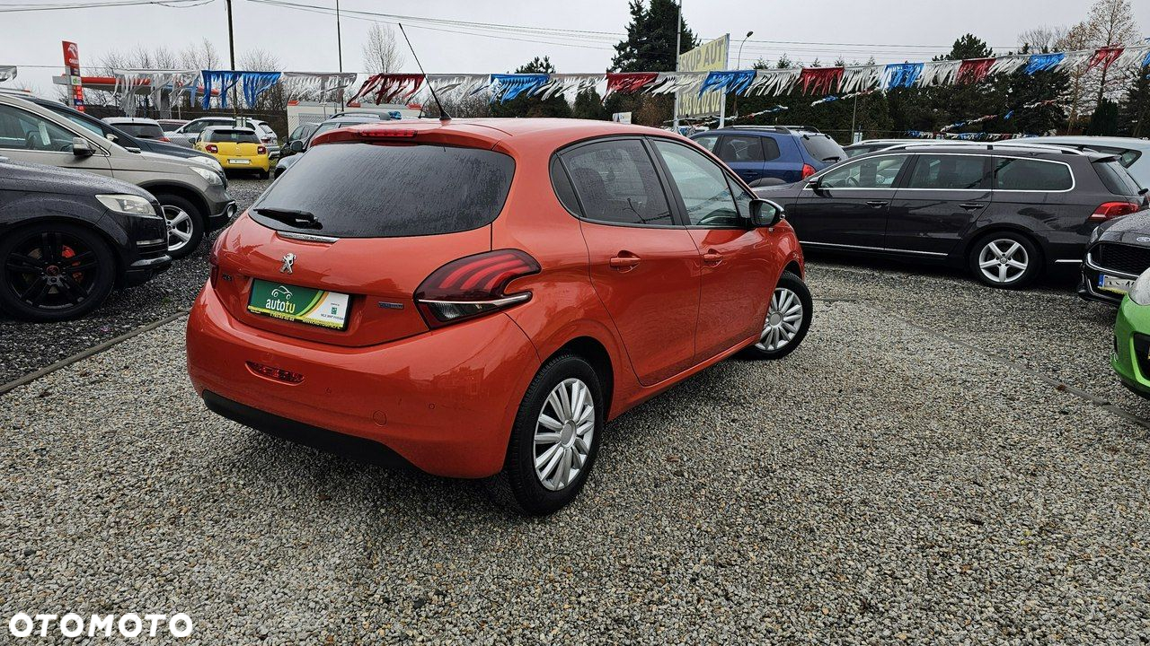 Peugeot 208 - 8
