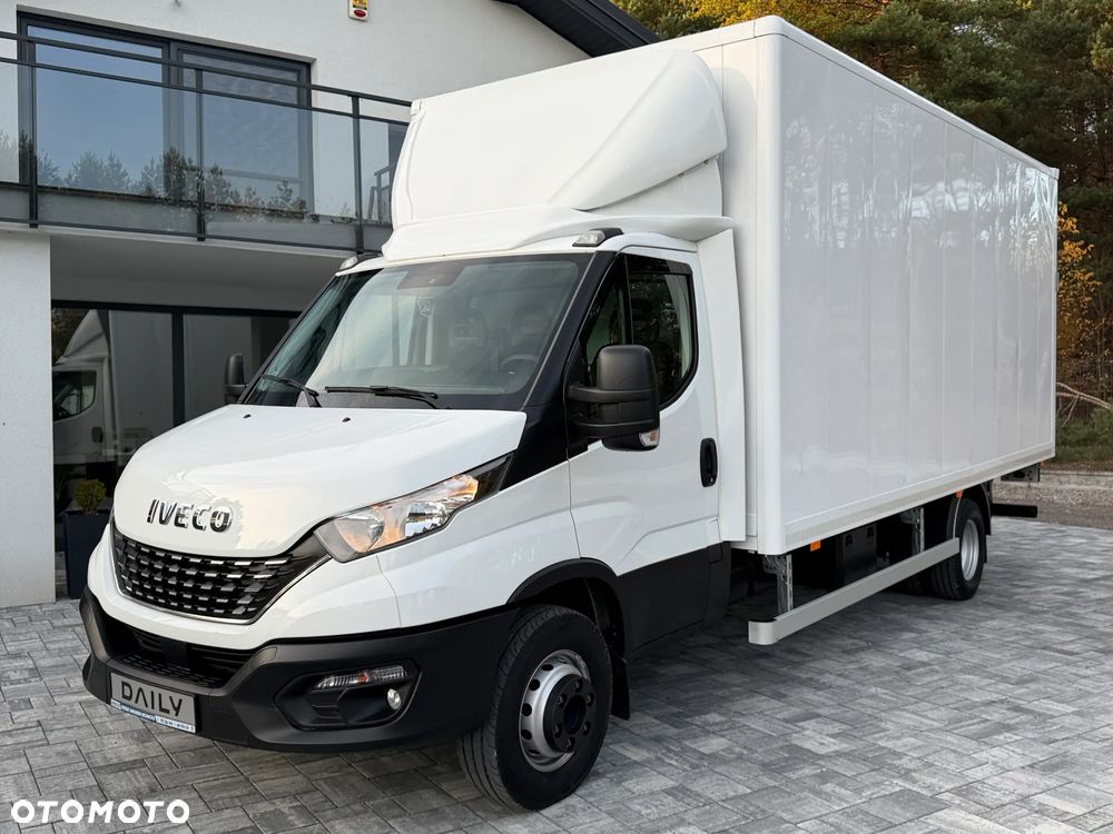 Iveco 72C18 Kontener + Winda BAR 1T / Kontener 5.35m x 2.24m x 2.3m / Bogate wyposażenie / UDT do 05.2028 / Salon PL / Zadbany od 1wł / Rozstaw osi 4.75m / FV23% - 4