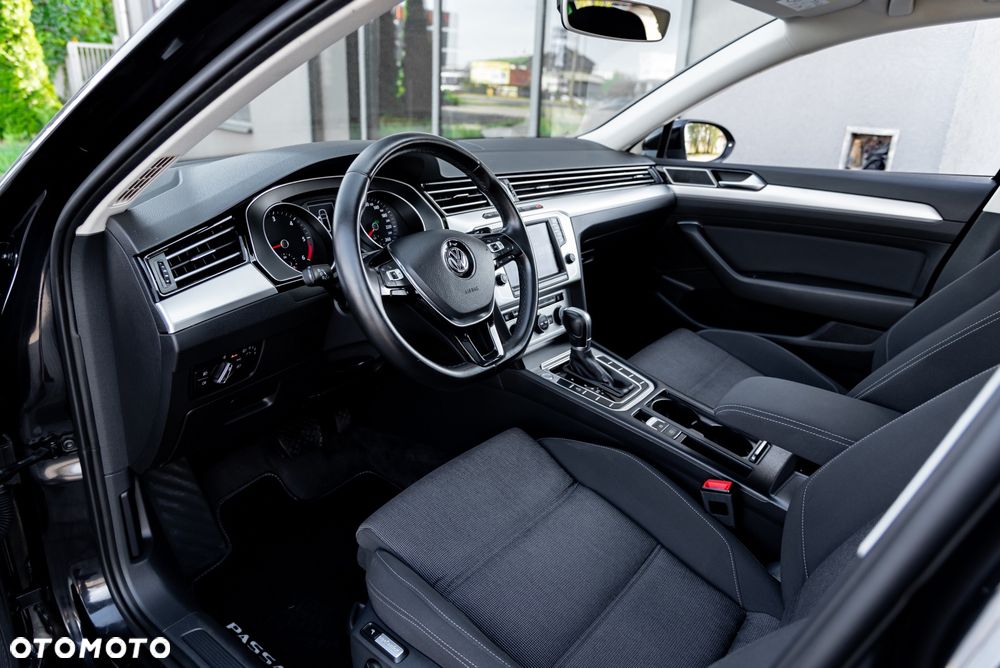 Volkswagen Passat Variant 2.0 TDI SCR DSG Trendline - 15