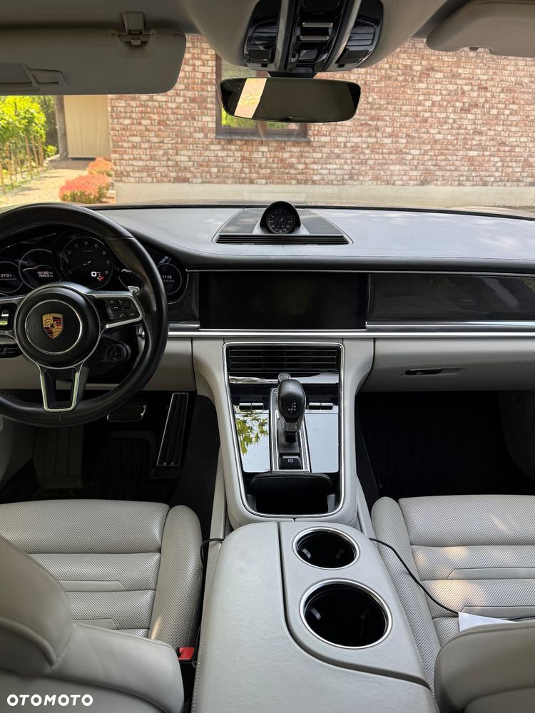 Porsche Panamera 4S - 9