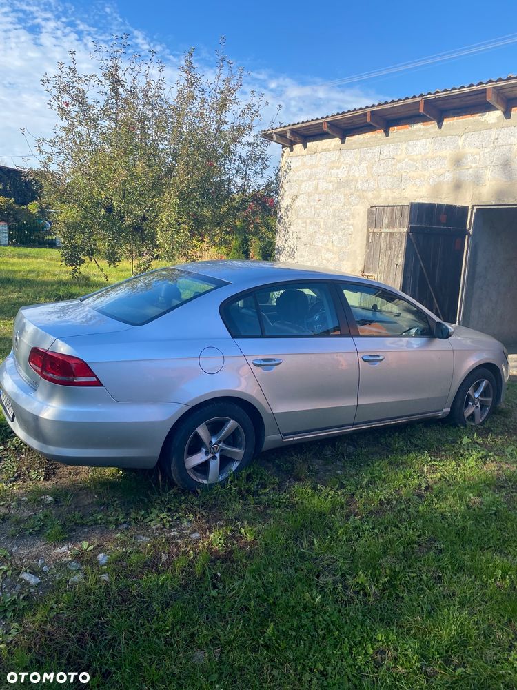 Volkswagen Passat - 4