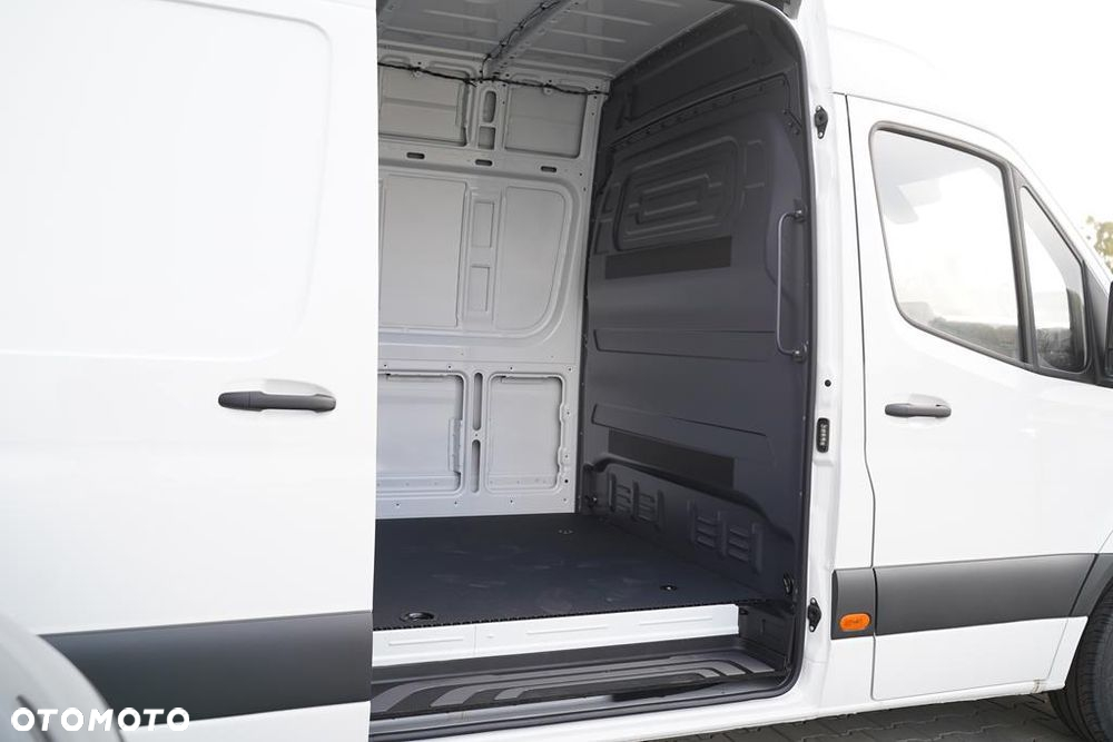 Mercedes-Benz Sprinter - 20