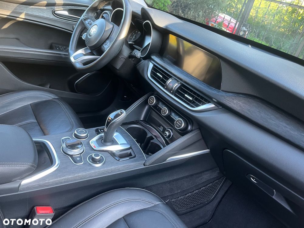 Alfa Romeo Stelvio 2.0 Turbo 16V AT8-Q4 Sprint - 3