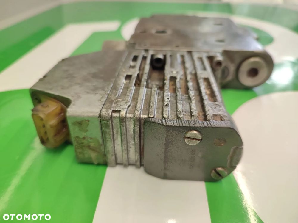 Sekcja rozdzielacza 0521610563 Bosch G916961022014 Fendt 716 Vario - 7