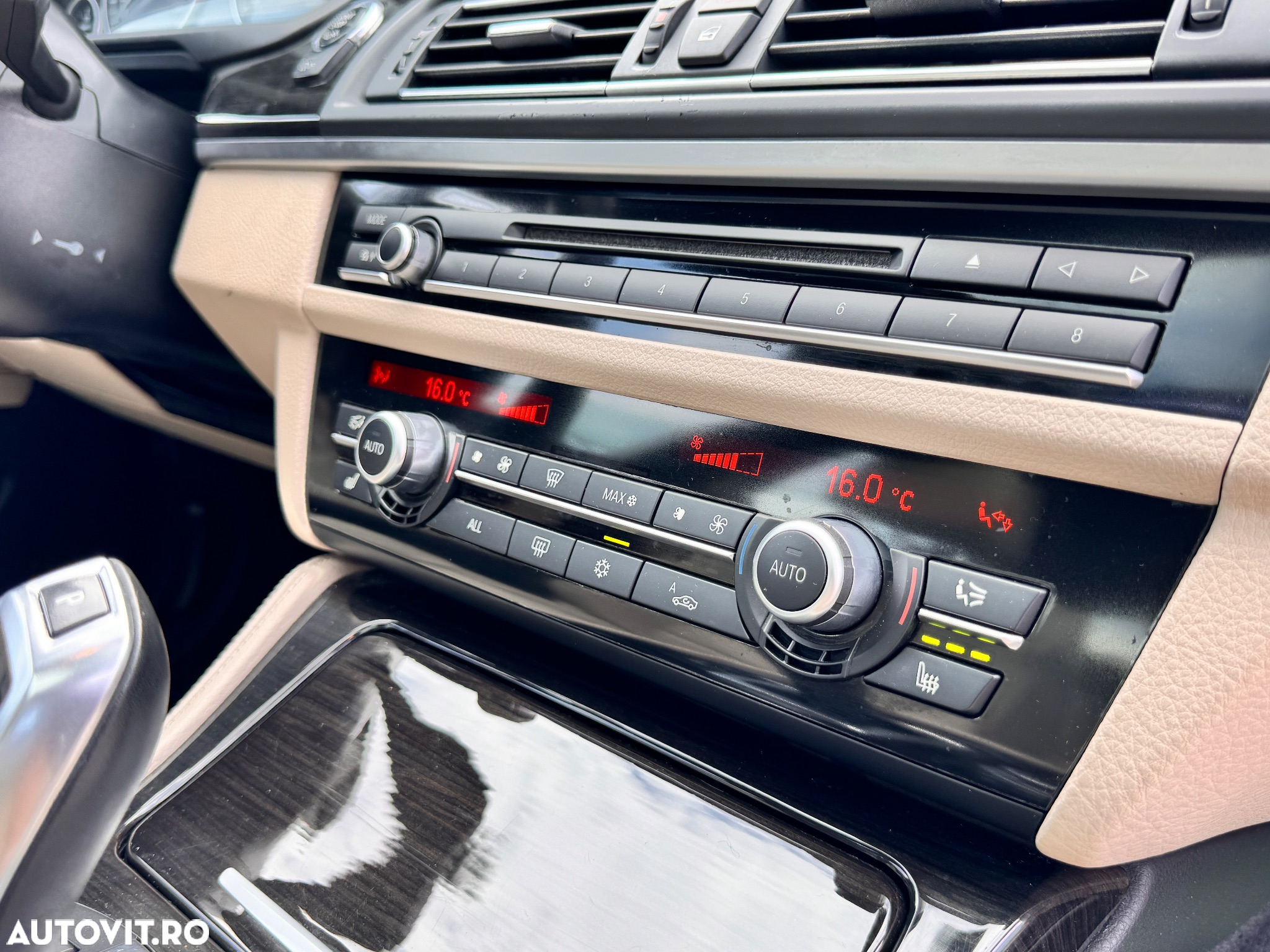 BMW Seria 5 525d xDrive Sport-Aut. - 25