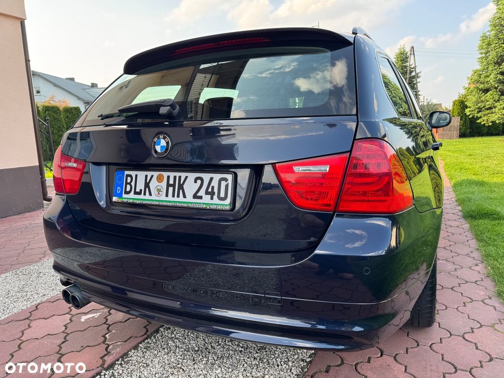 BMW Seria 3 325i xDrive Touring - 7