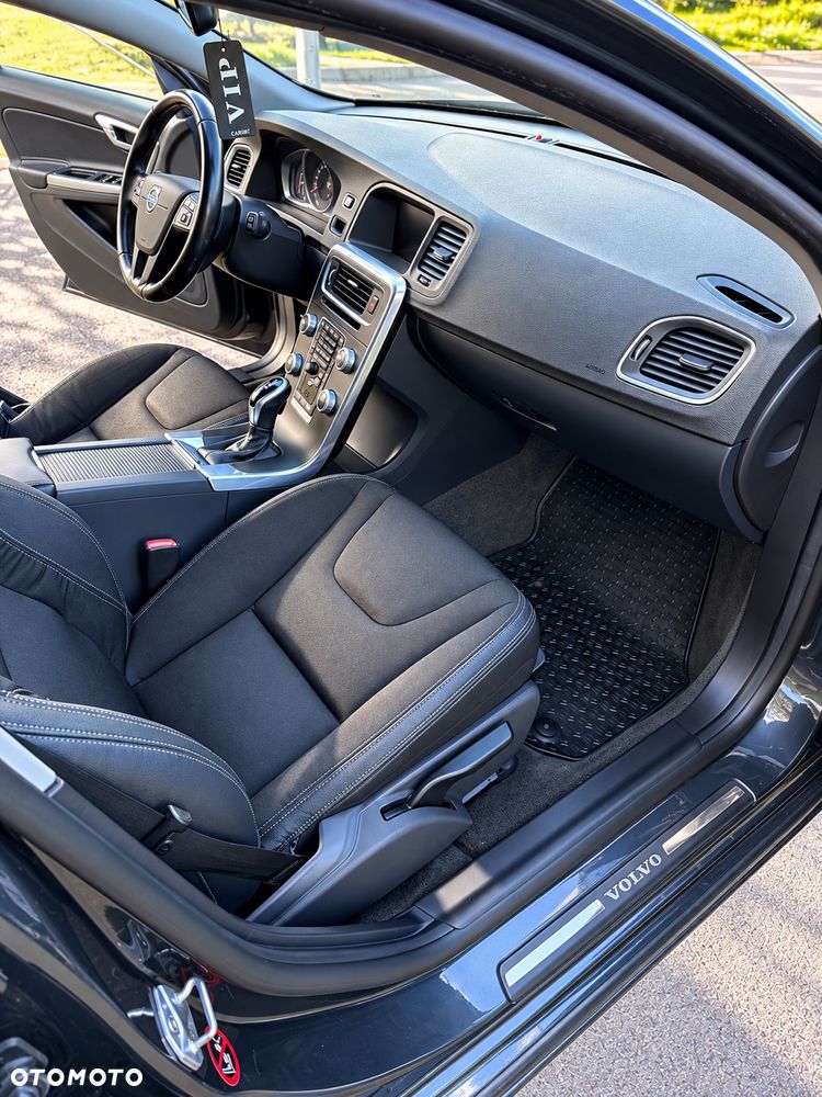 Volvo V60 D2 Summum - 9