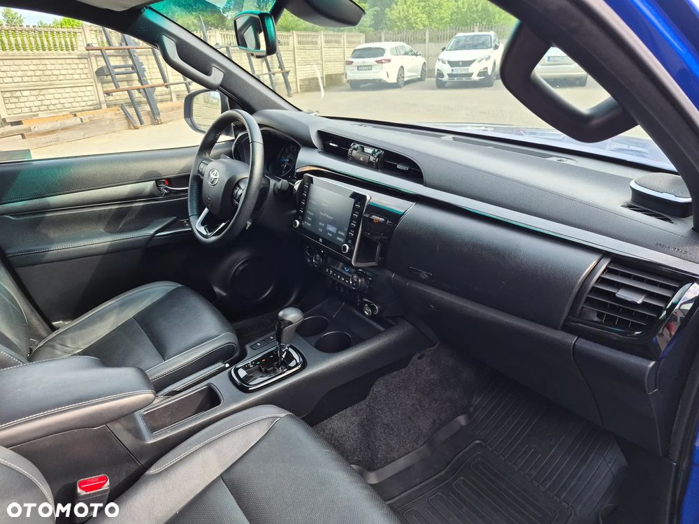 Toyota Hilux 2.8 D-4D Double Cab Invincible Sport 4x4 - 8