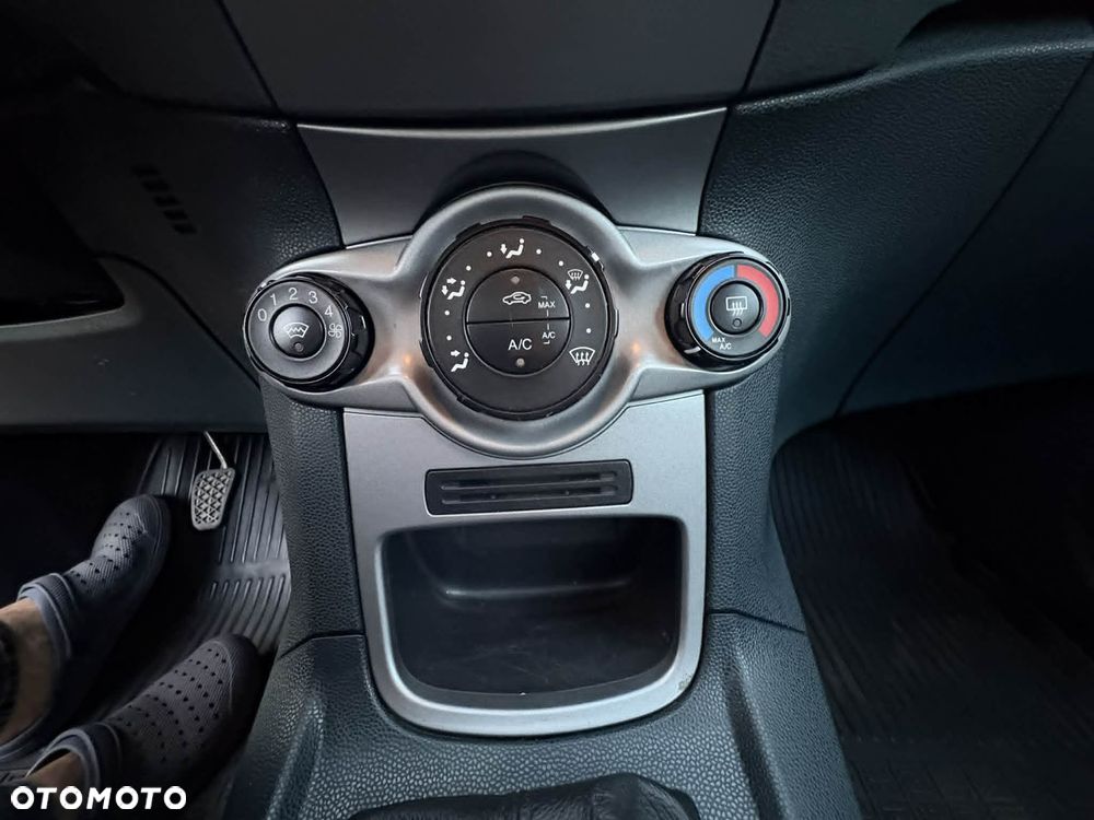 Ford Fiesta 1.25 Trend EU5 - 13