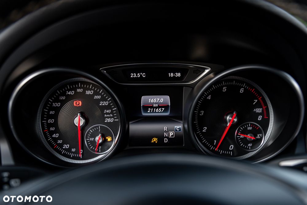 Mercedes-Benz GLA 200 7G-DCT - 31