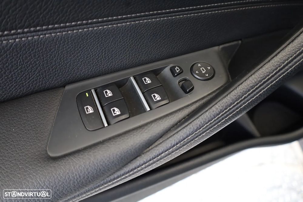 BMW 520 d Pack Desportivo M Auto - 48