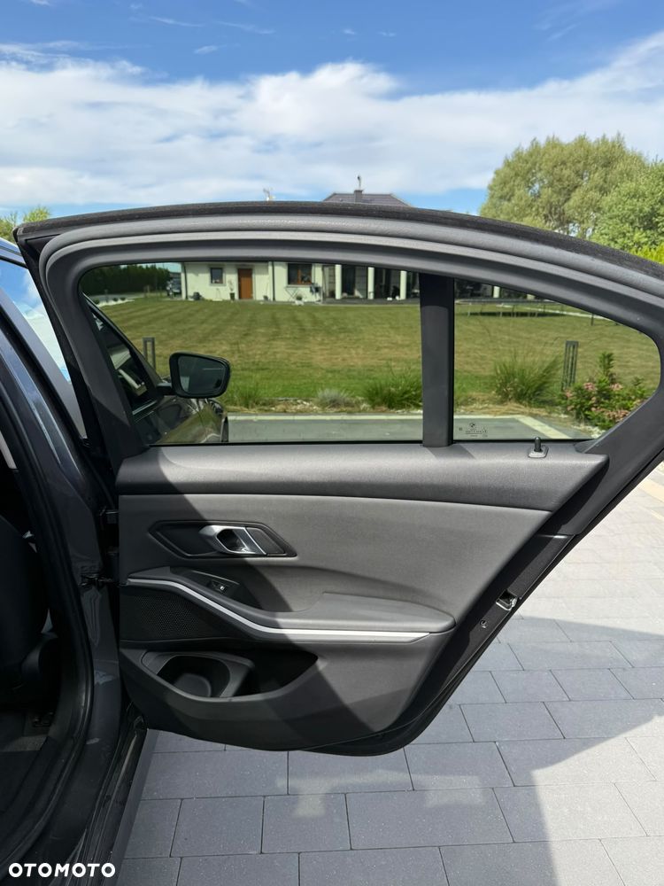 BMW Seria 3 318d Edition M Sport Shadow - 20