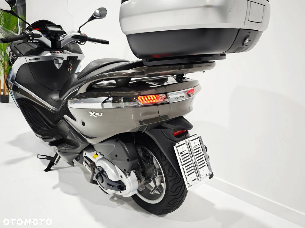 Piaggio X10 - 16