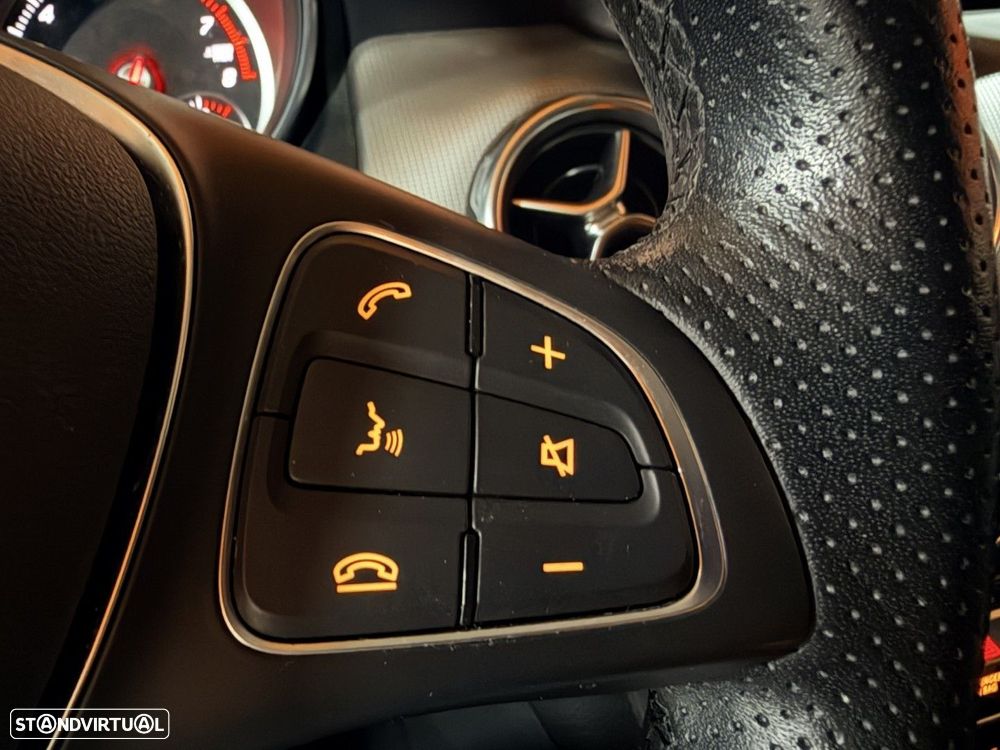 Mercedes-Benz GLA 180 Urban - 20