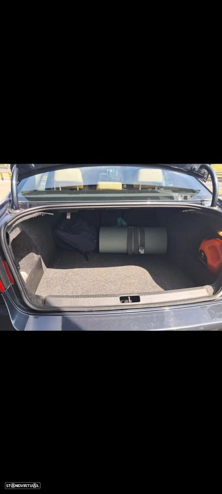 VW Passat 2.0 TDI Confortline - 6