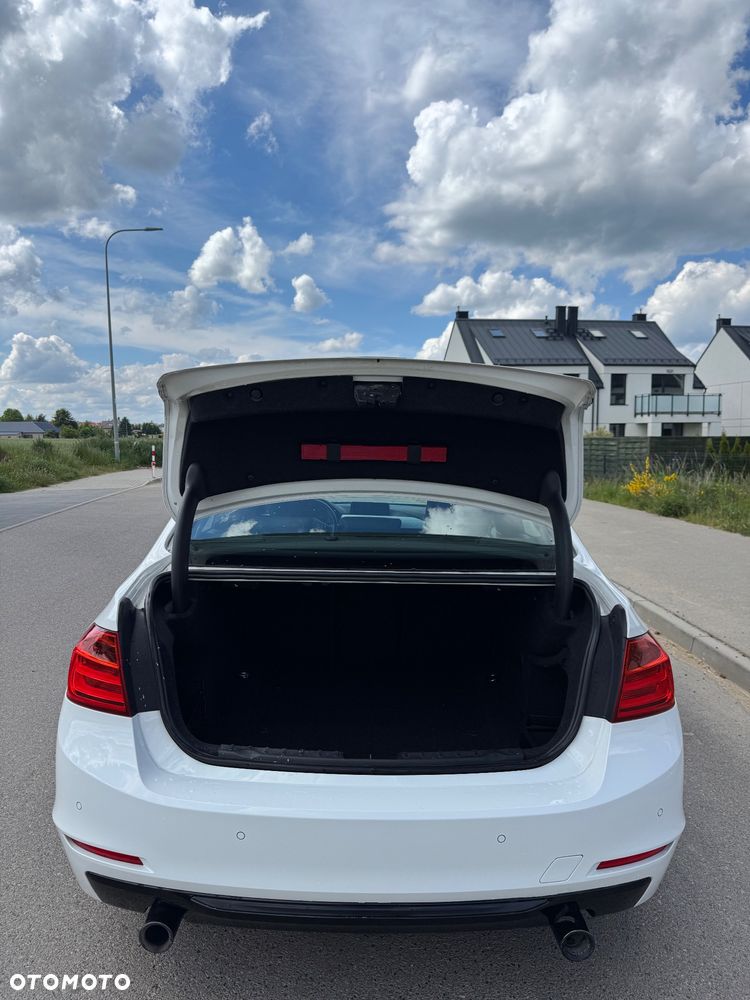 BMW Seria 3 320d DPF Edition Sport - 18