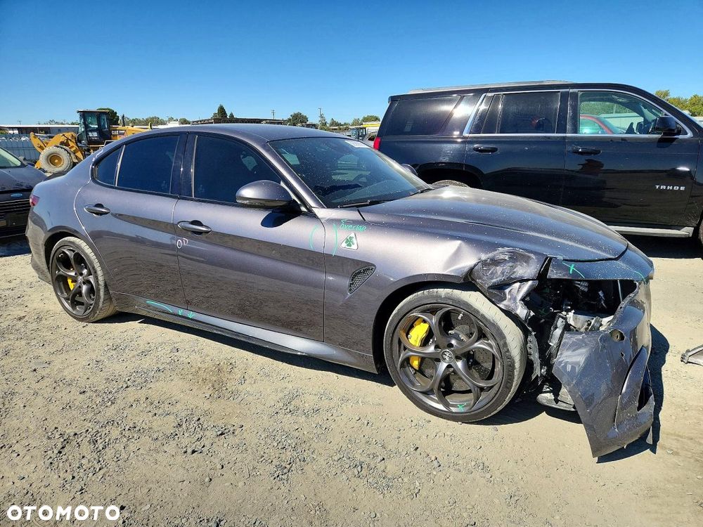 Alfa Romeo Giulia 2.9 V6 Bi-Turbo AT8 Quadrifoglio - 3