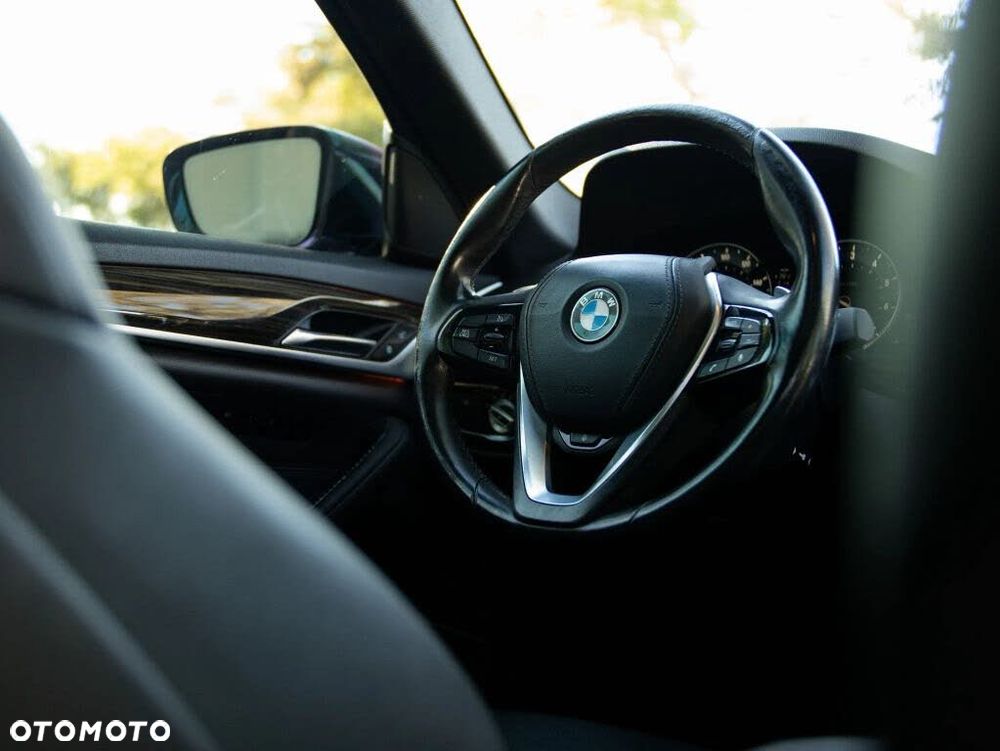 BMW Seria 5 530i xDrive Luxury Line sport - 32