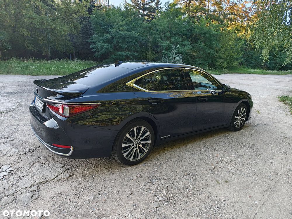 Lexus ES 300h Business Edition + - 4