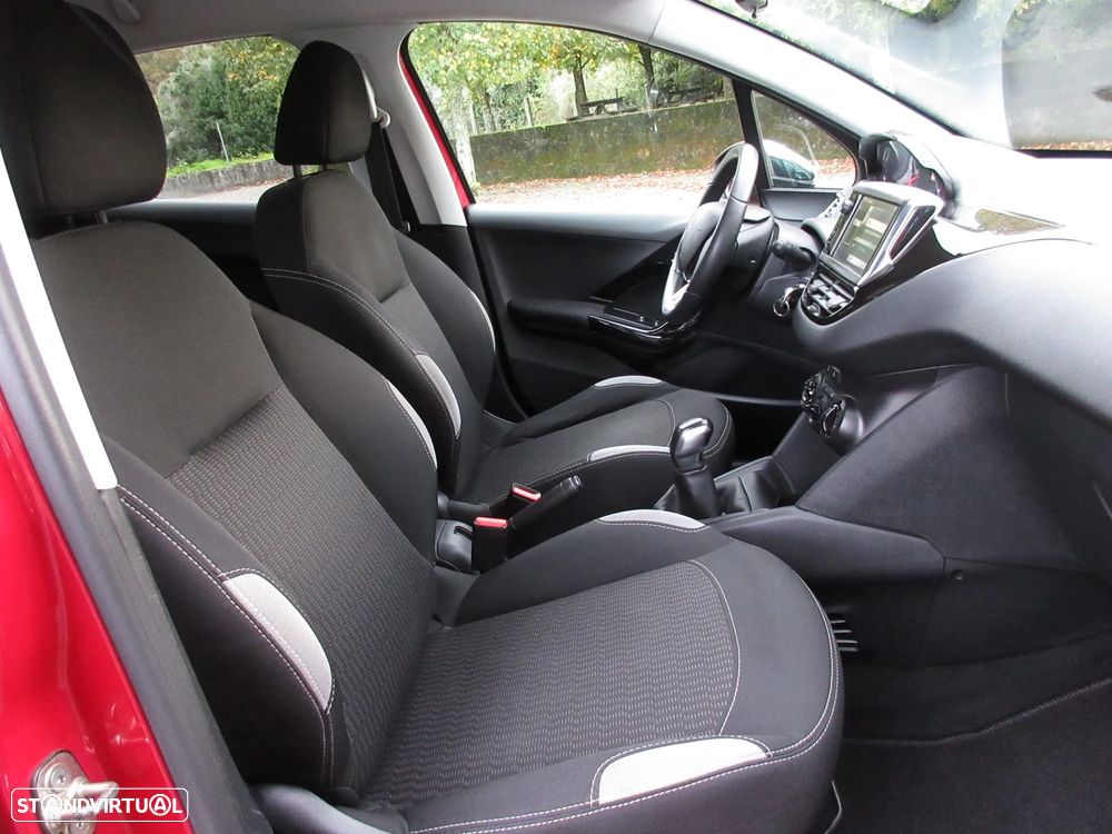 Peugeot 208 1.2 VTi SE Style - 25