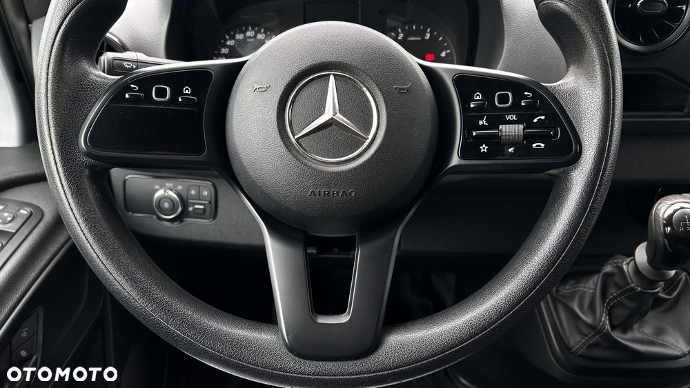 Mercedes-Benz Sprinter - 14