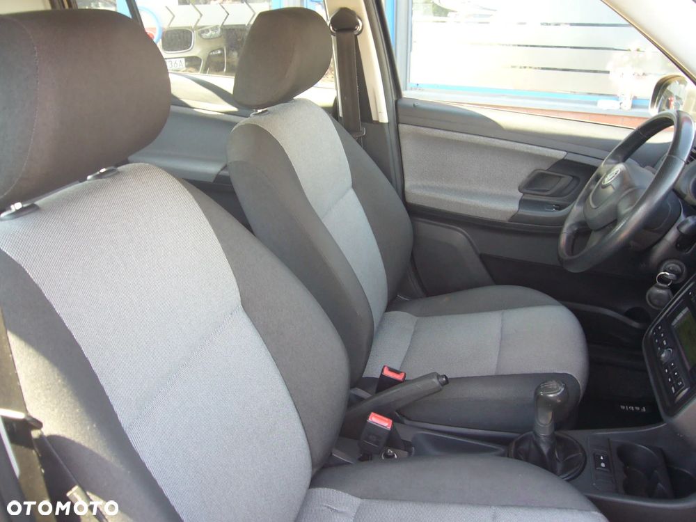 Skoda Fabia 1.2 HTP Ambiente - 19