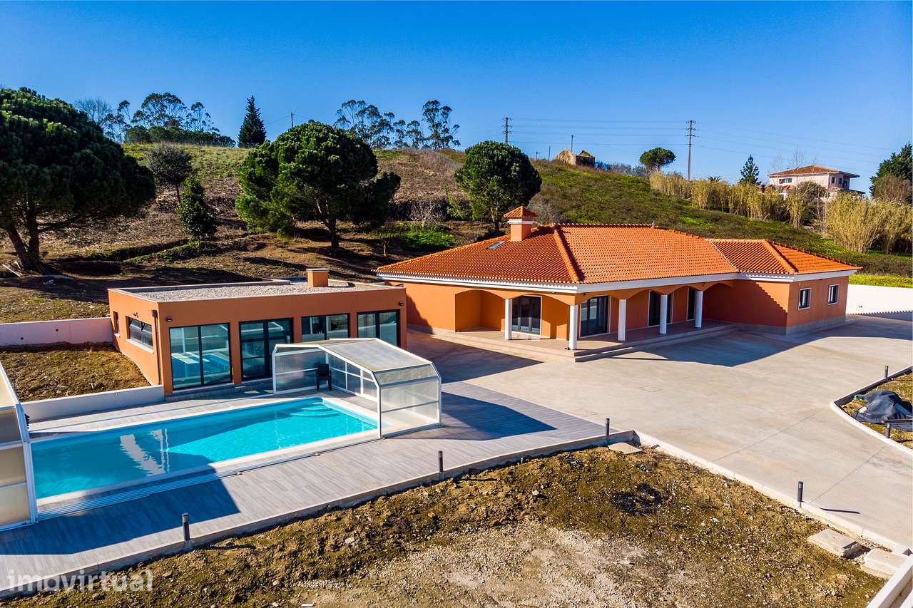 Propriedade com Moradia T5 com piscina ,Sobral de Monte Agraço - Grande imagem: 2/39