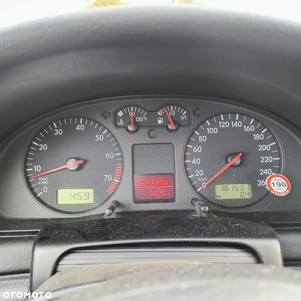 Volkswagen Passat 2.3 V5 Comfortline - 5