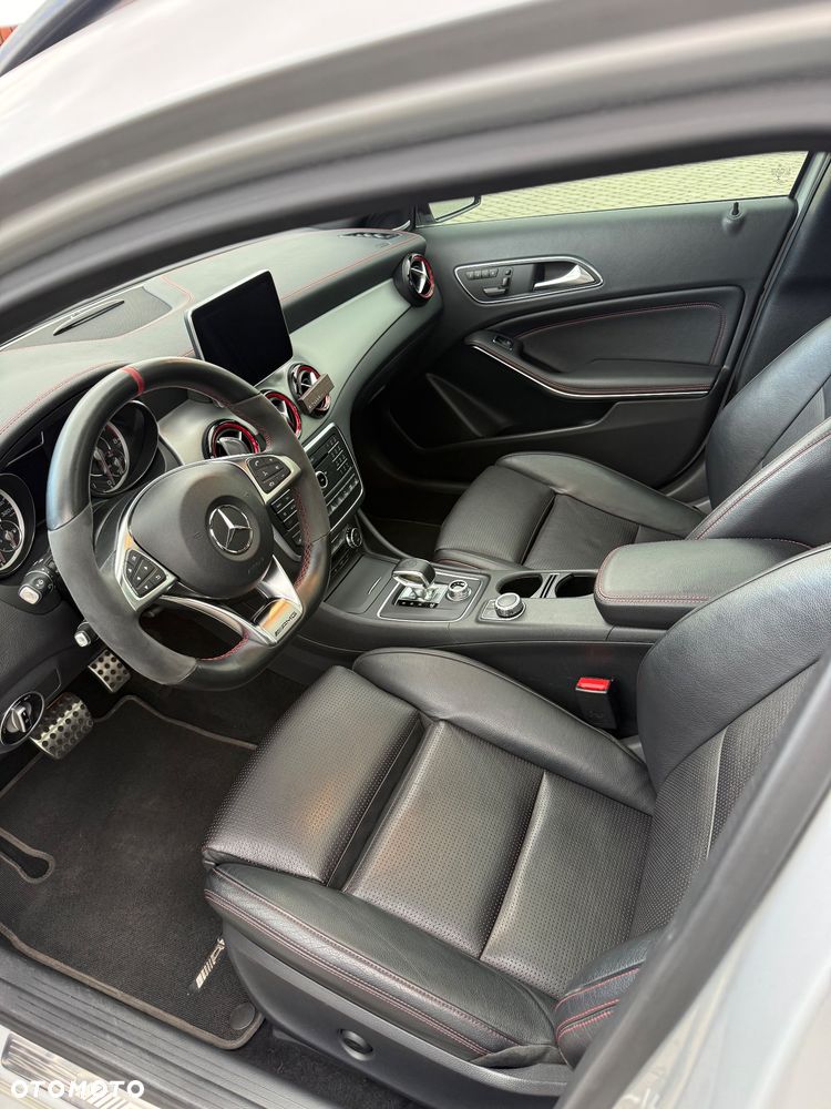 Mercedes-Benz GLA - 13