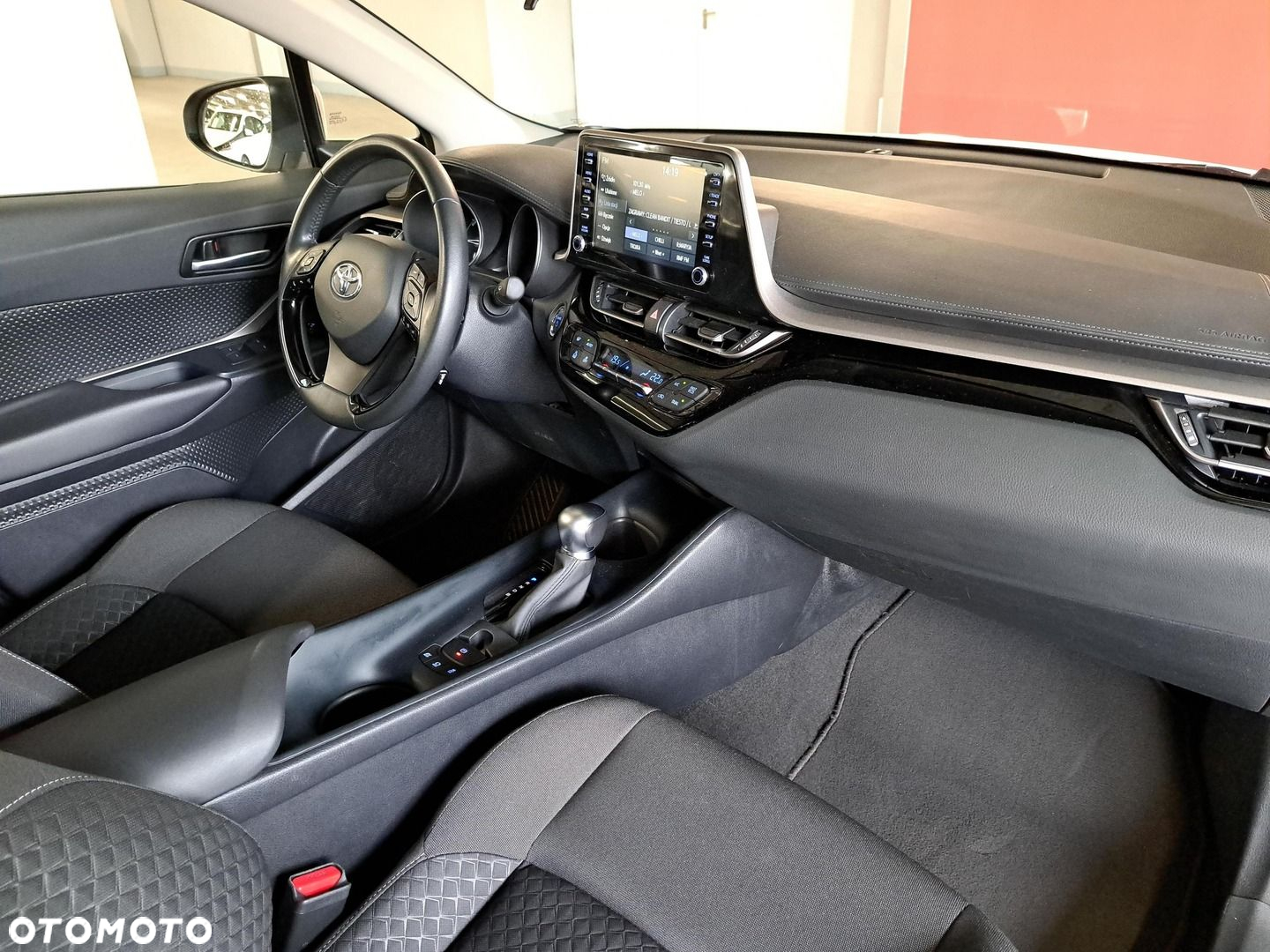 Toyota C-HR - 16