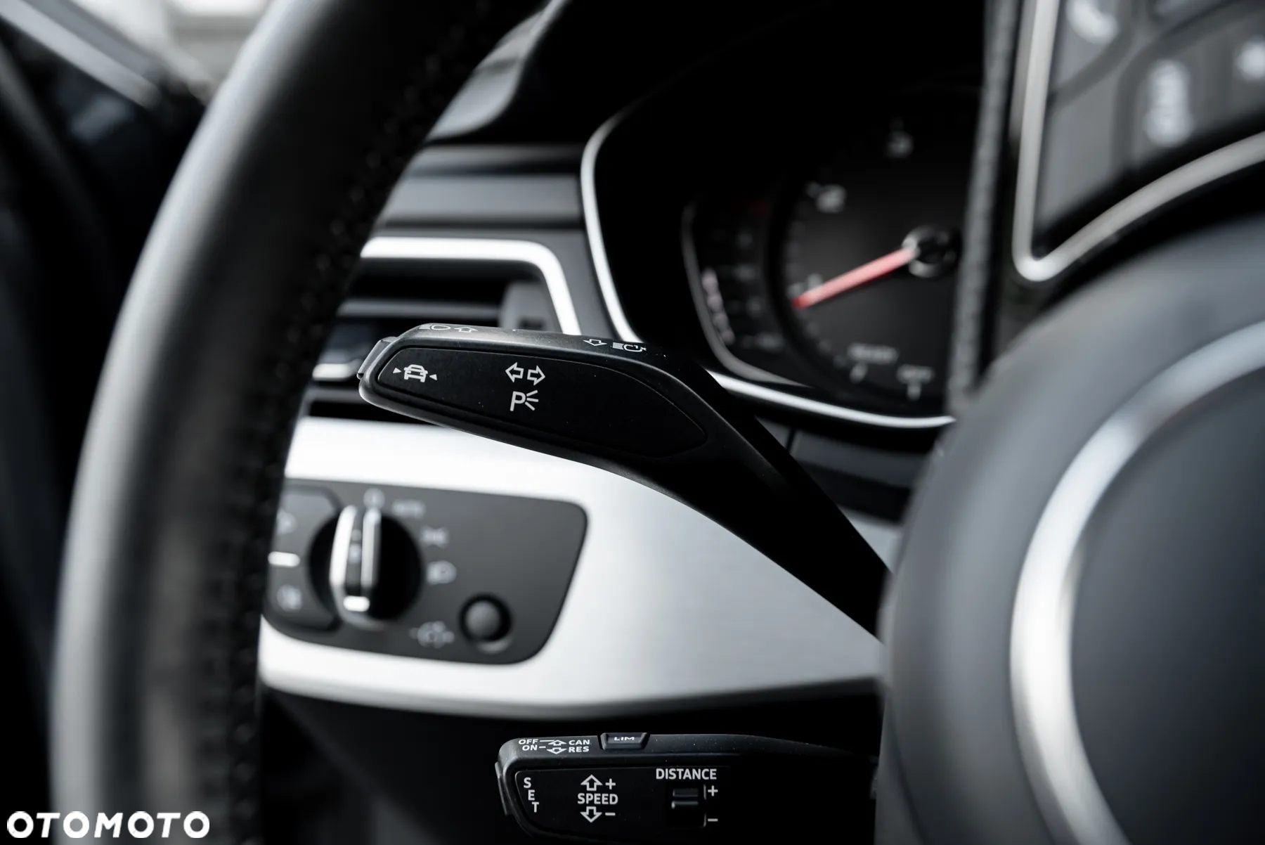 Audi A4 Avant 40 TDI quattro S tronic S line - 32