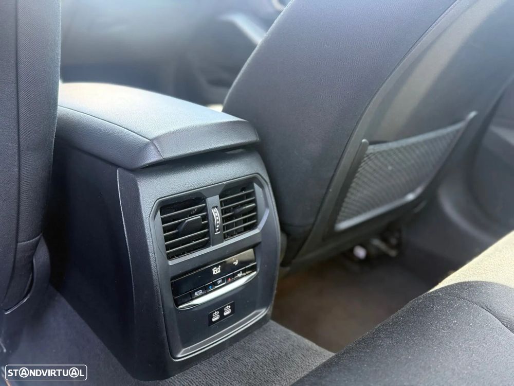 BMW 330 e Aut. Luxury Line - 17