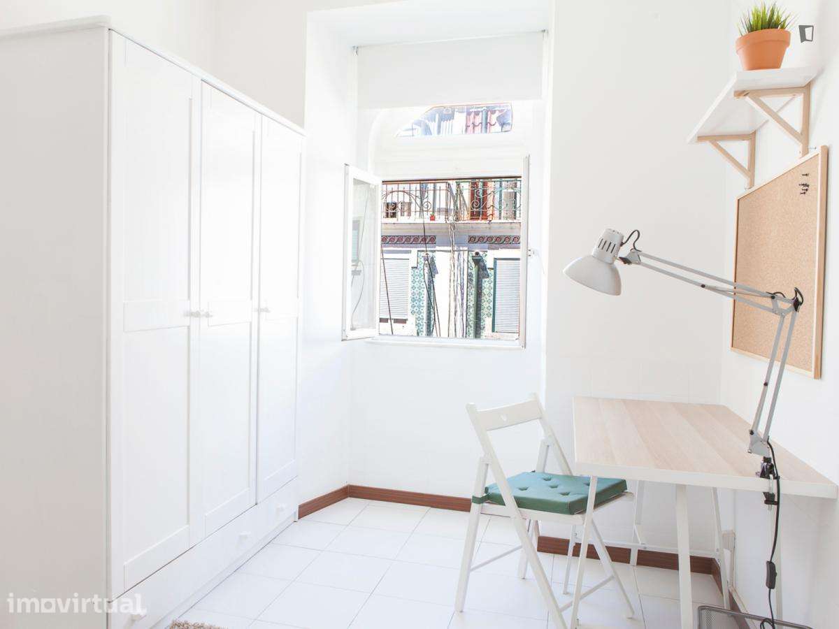 Quarto - localizado em Anjos Lisbon - Grande imagem: 2/18
