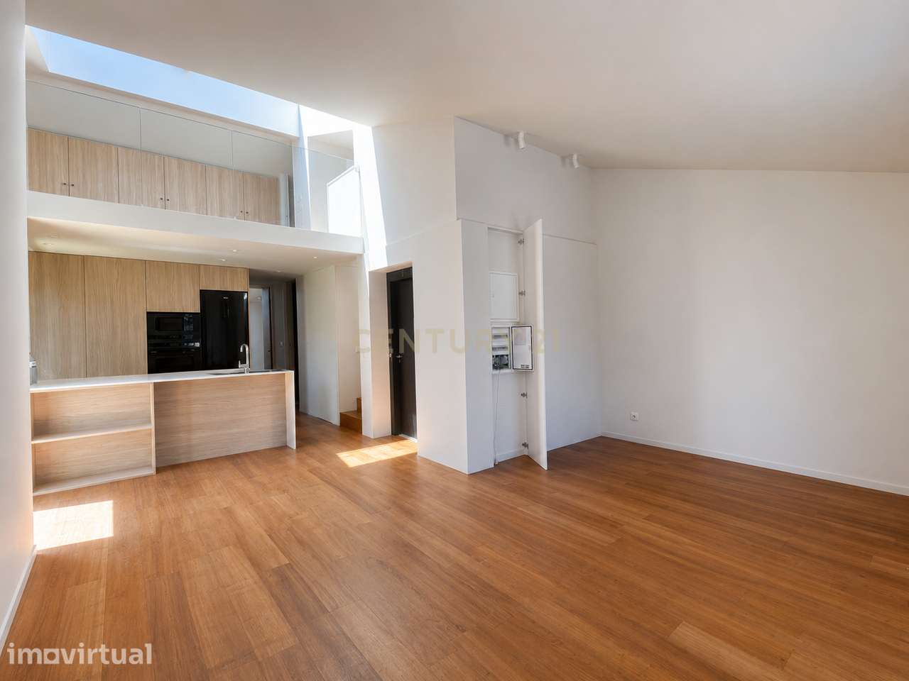 T2+1 Duplex com Acesso Privativo por Elevador, Terraço e Mezzanine | F - Grande imagem: 2/23