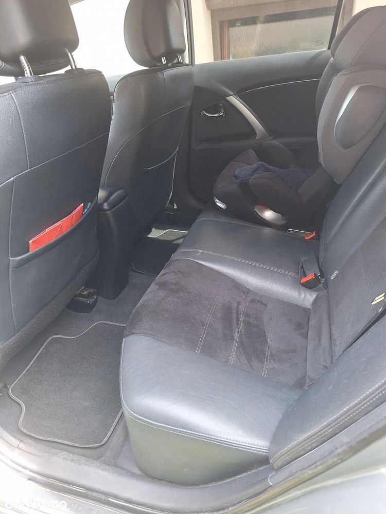 Toyota Avensis 2.0 D-4D Comfort - 8